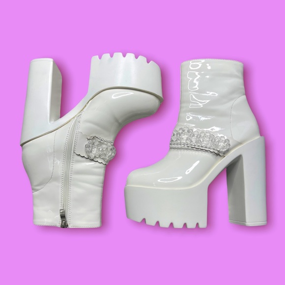White Vinyl Grunge Goth Rock High Heel Boots - Picture 3 of 5